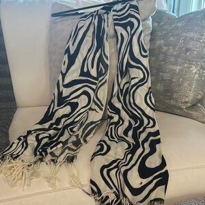 Black & white patterned scarf.